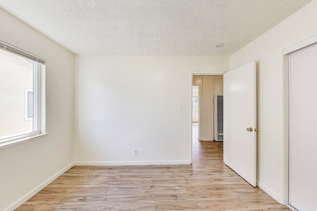 Building Photo - 5677 Hoffman Ct