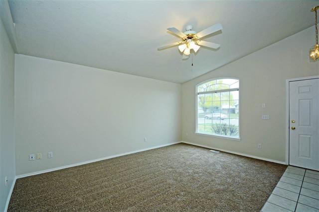 Building Photo - Updated Nampa home just minutes from I-84