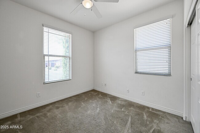Building Photo - 2414 E Hazeltine Way