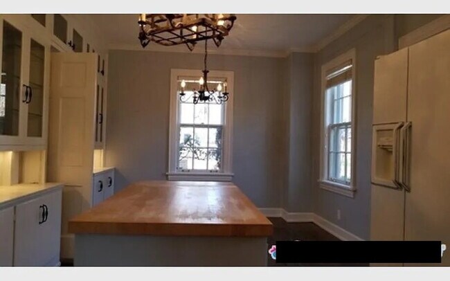 Building Photo - "Spacious 2600 Sq Ft Opportunity in Nashville's Prime Location!"