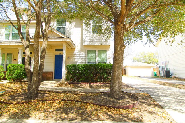 Primary Photo - 10216 Lateleaf Oak