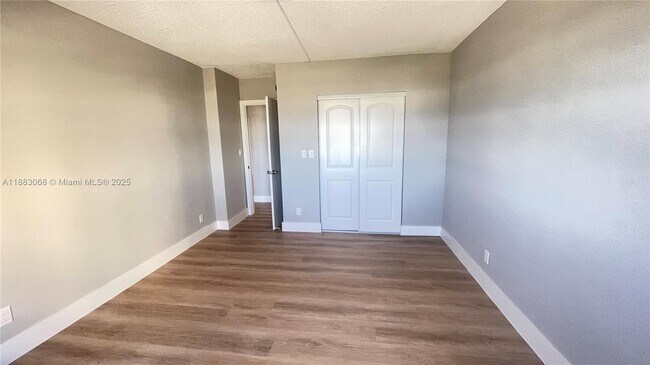 Building Photo - 200 S Birch Rd