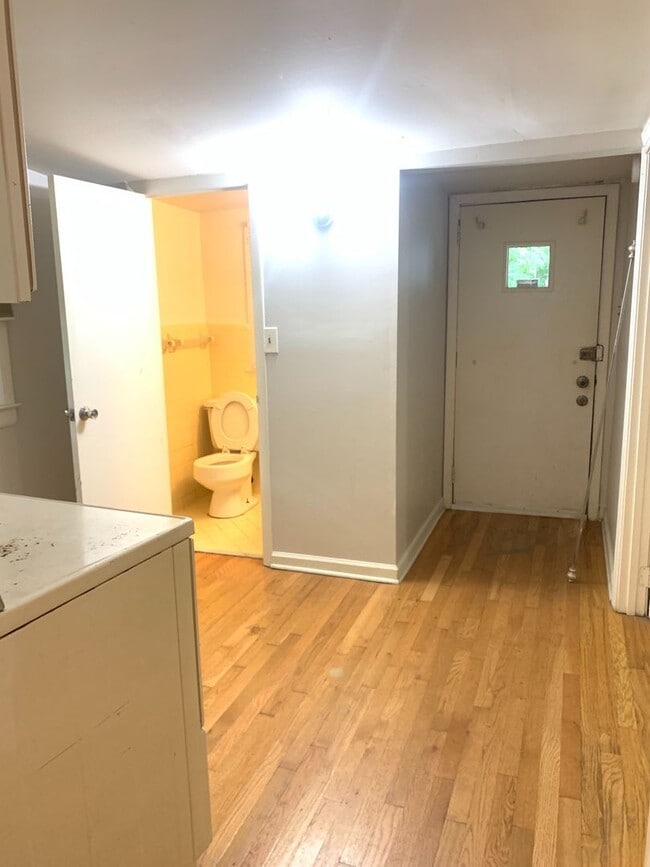 Building Photo - 4 bedroom single-family house near Cameron...
