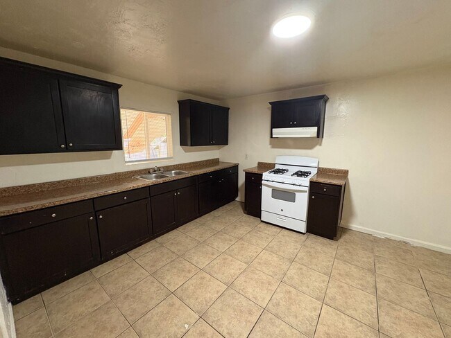 Building Photo - 1265 I St