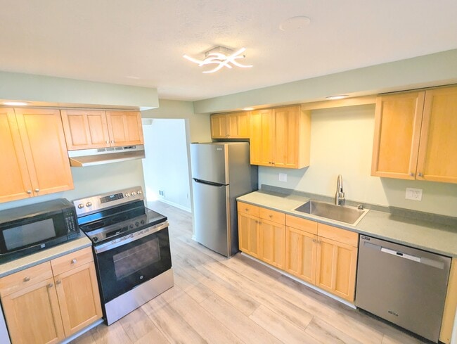 Building Photo - 9 Willowick Dr