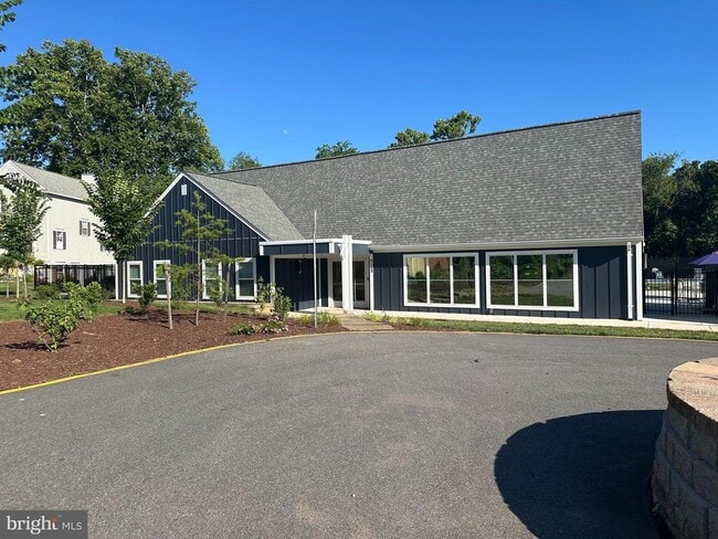 Building Photo - 4002 Summer Hollow Ct