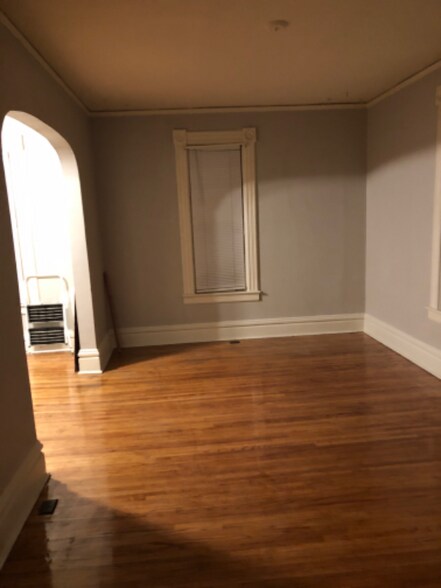 Building Photo - 2207 Latham St