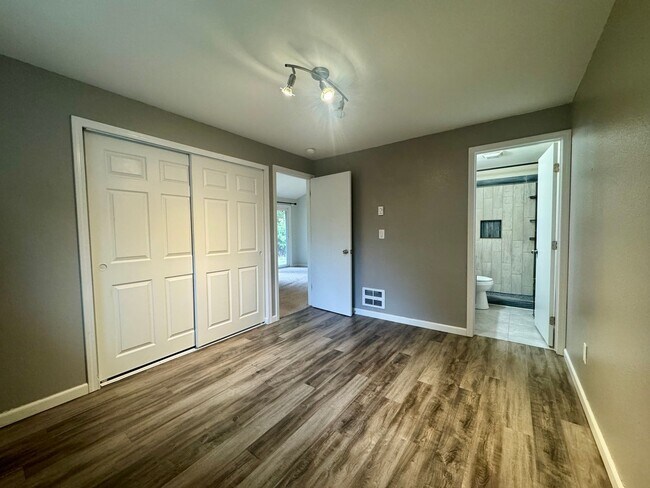 Building Photo - 2 Week Move In Special - 3 Bedroom, 2 Bath...
