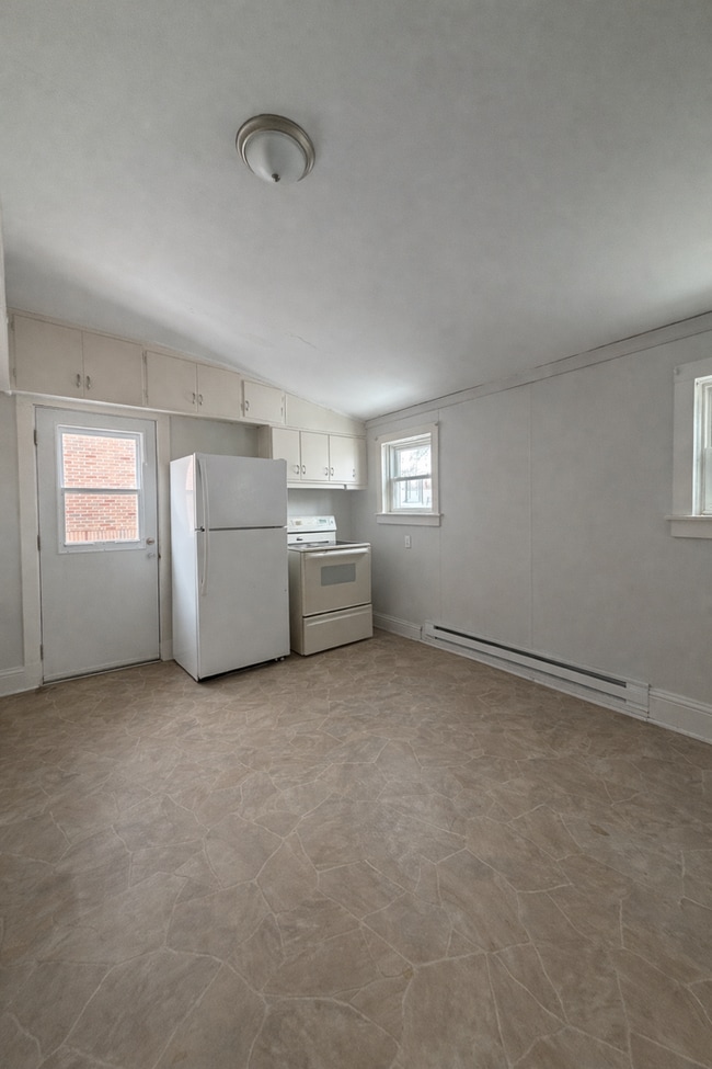 Building Photo - 110 E 4th Ave