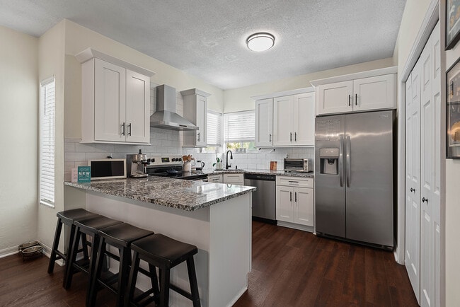 Building Photo - 39 Magnolia Dr S