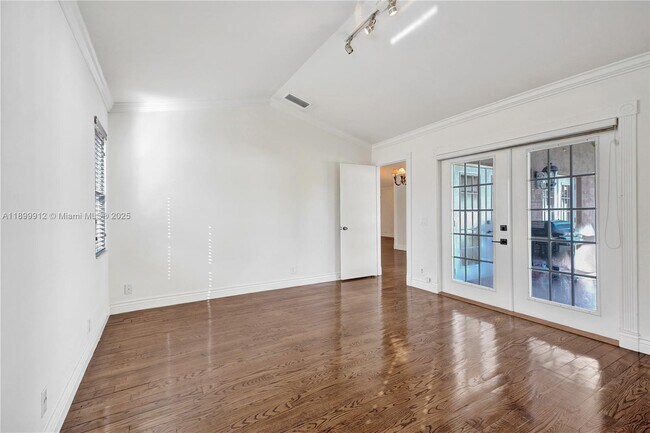 Building Photo - 658 Stanton Dr