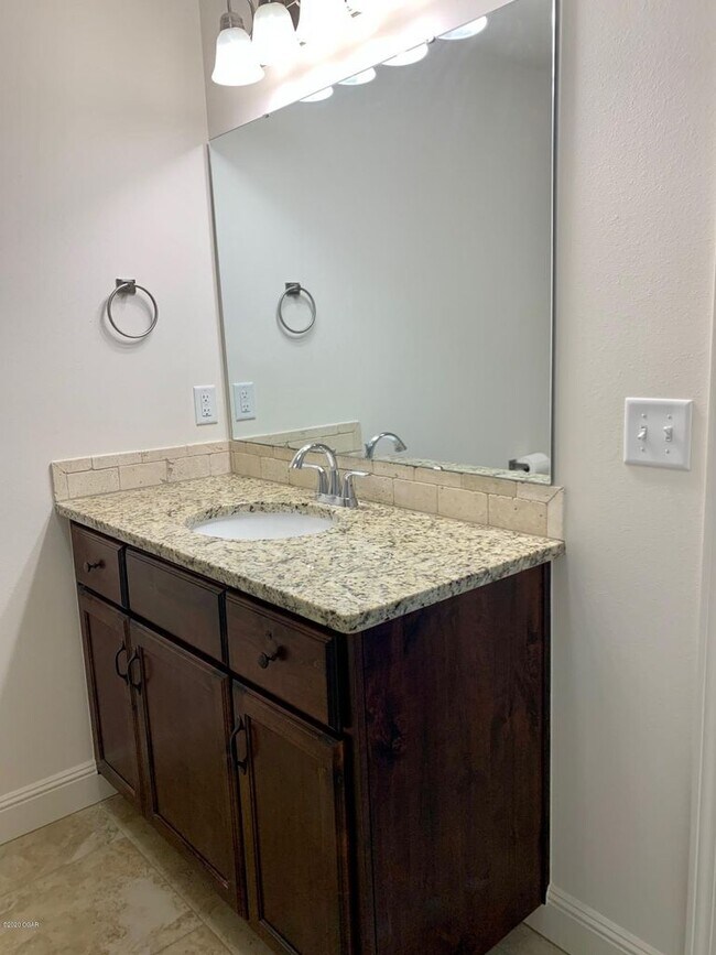 Building Photo - 4340 E 23rd St