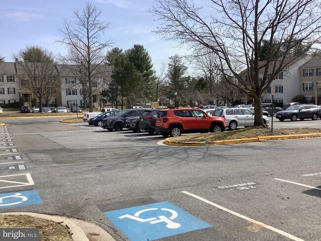 Building Photo - 12 Normandy Square Ct