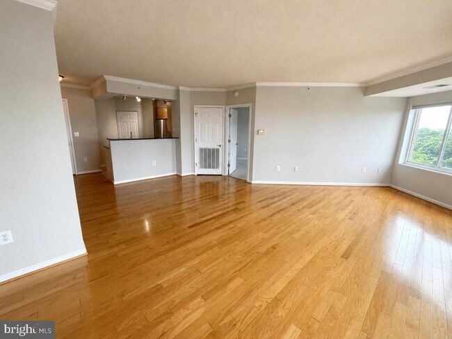 Building Photo - 3101 N Hampton Dr
