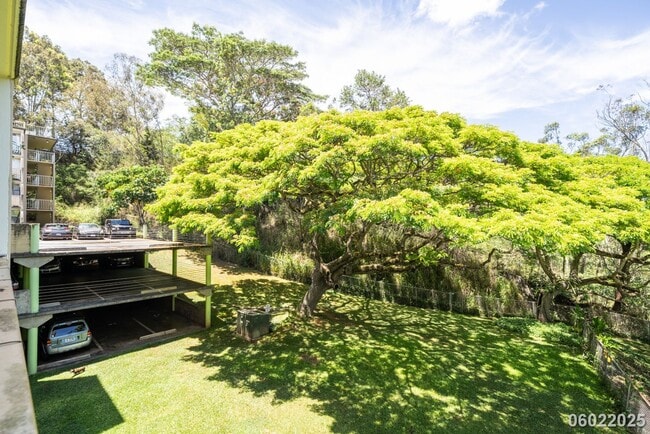 Building Photo - $2,500 /2 Bed /1 Bath / 2 PARKING In beaut...