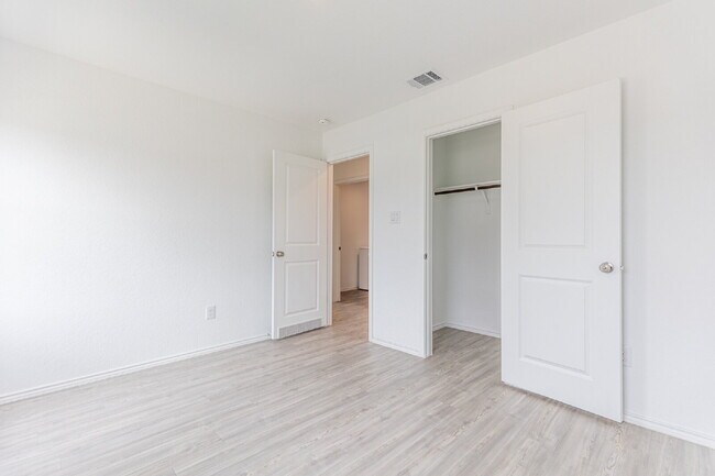 Building Photo - 331 Ambush Ridge