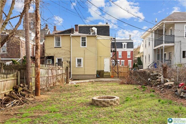 Building Photo - 1113 Ferry St