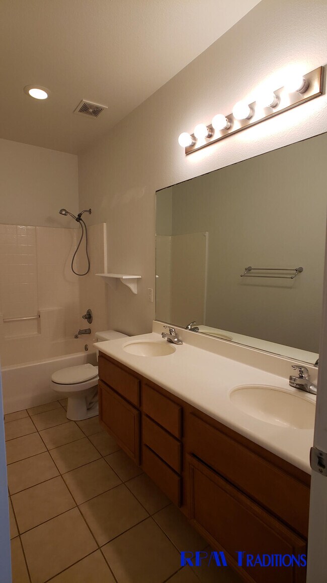 Building Photo - 3048 W Lingard St