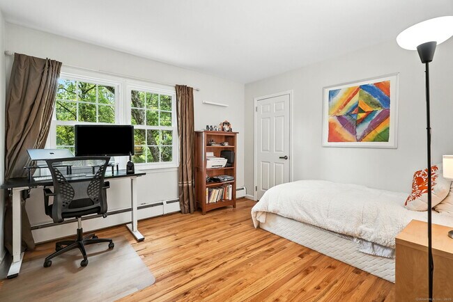 Building Photo - 163 MacGregor Dr