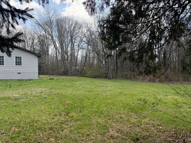 Building Photo - 3-bedroom, 2-bath brick ranch in Black Mountain