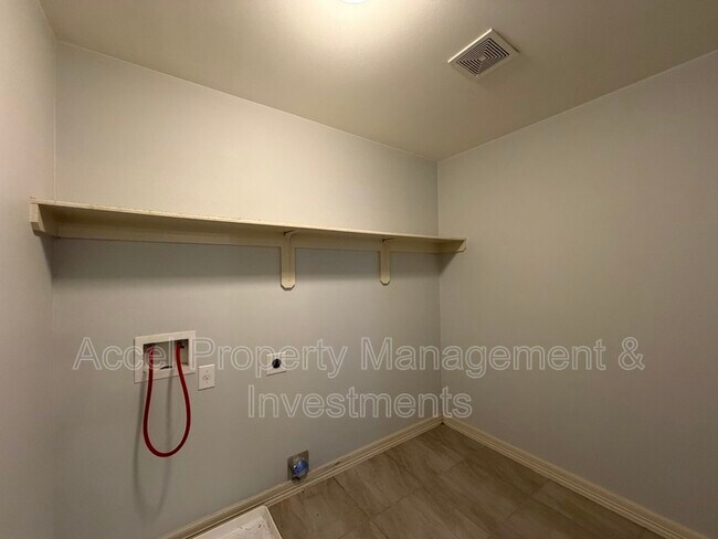 Building Photo - 1402 Mulberry Dr