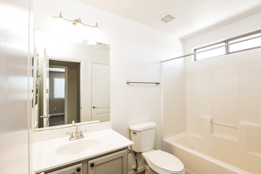 Building Photo - 9913 E Emelita Ave