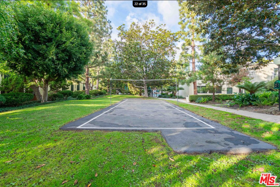 Building Photo - 11260 Overland Ave