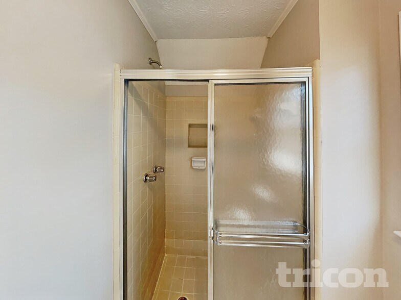 Building Photo - 1496 Oak Springs Dr
