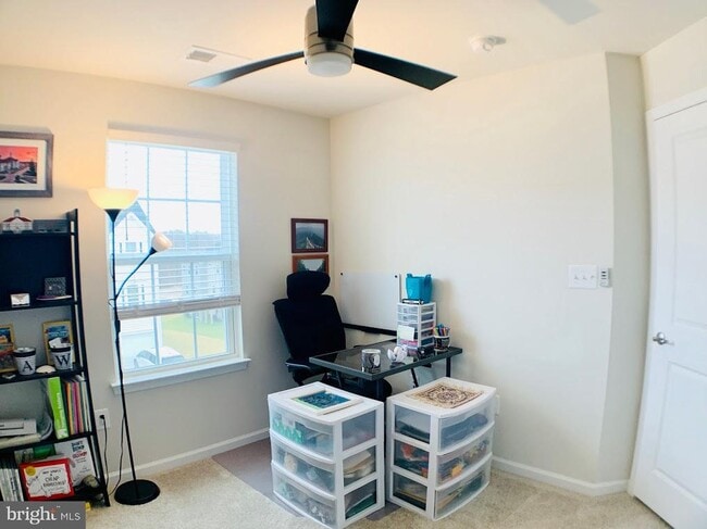 Building Photo - 408 Streamview Dr