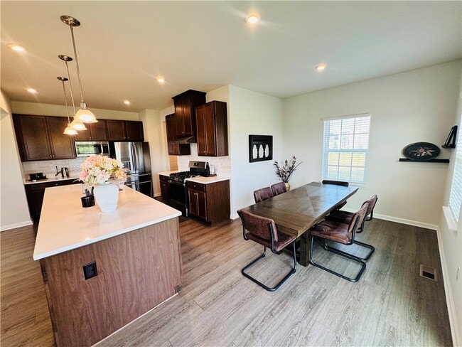 Building Photo - 6016 Ivory Dr