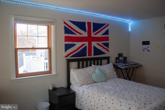 Building Photo - 901 Academy Ln