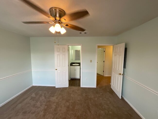 Building Photo - 3924 Miramar Ct