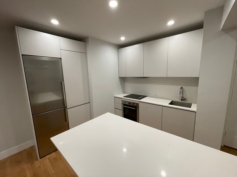 Building Photo - 130 Highland Ave