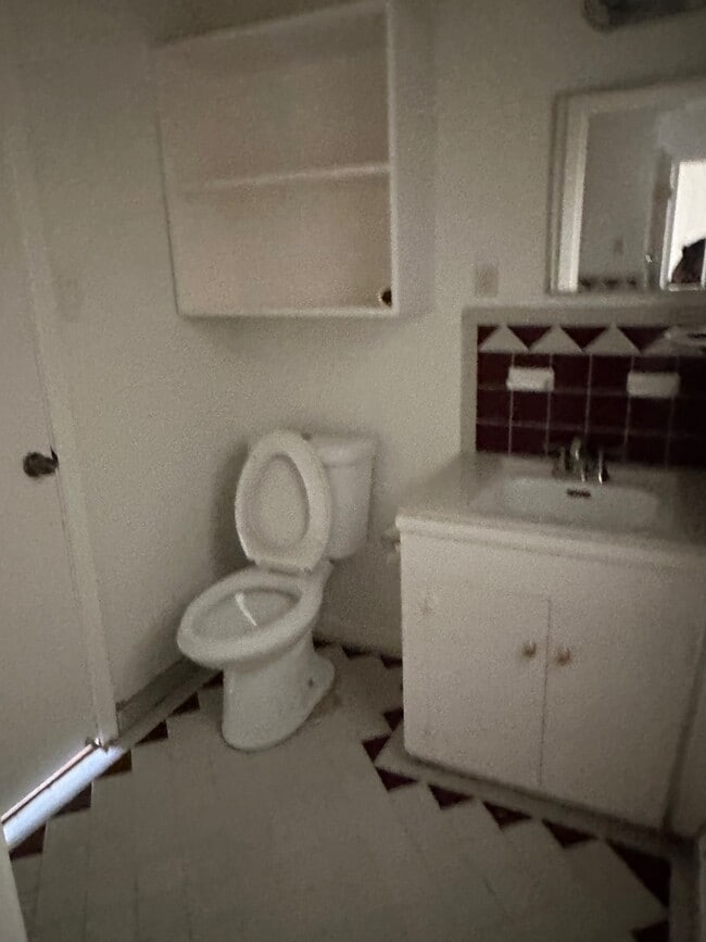 Building Photo - 1914 Westcrest Dr