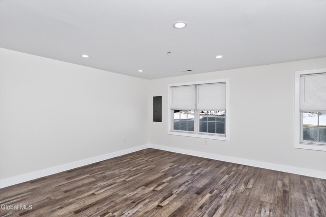 Building Photo - 6 Arrow St