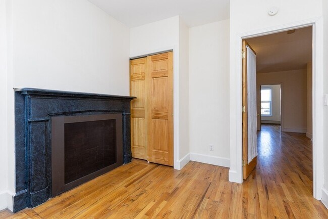 Building Photo - 204 Christopher Columbus Dr