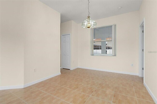 Building Photo - 411 Tamarind Parke Ln