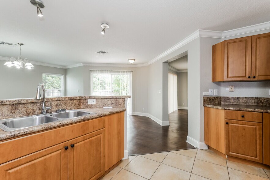 Building Photo - 11961 Donlin Dr