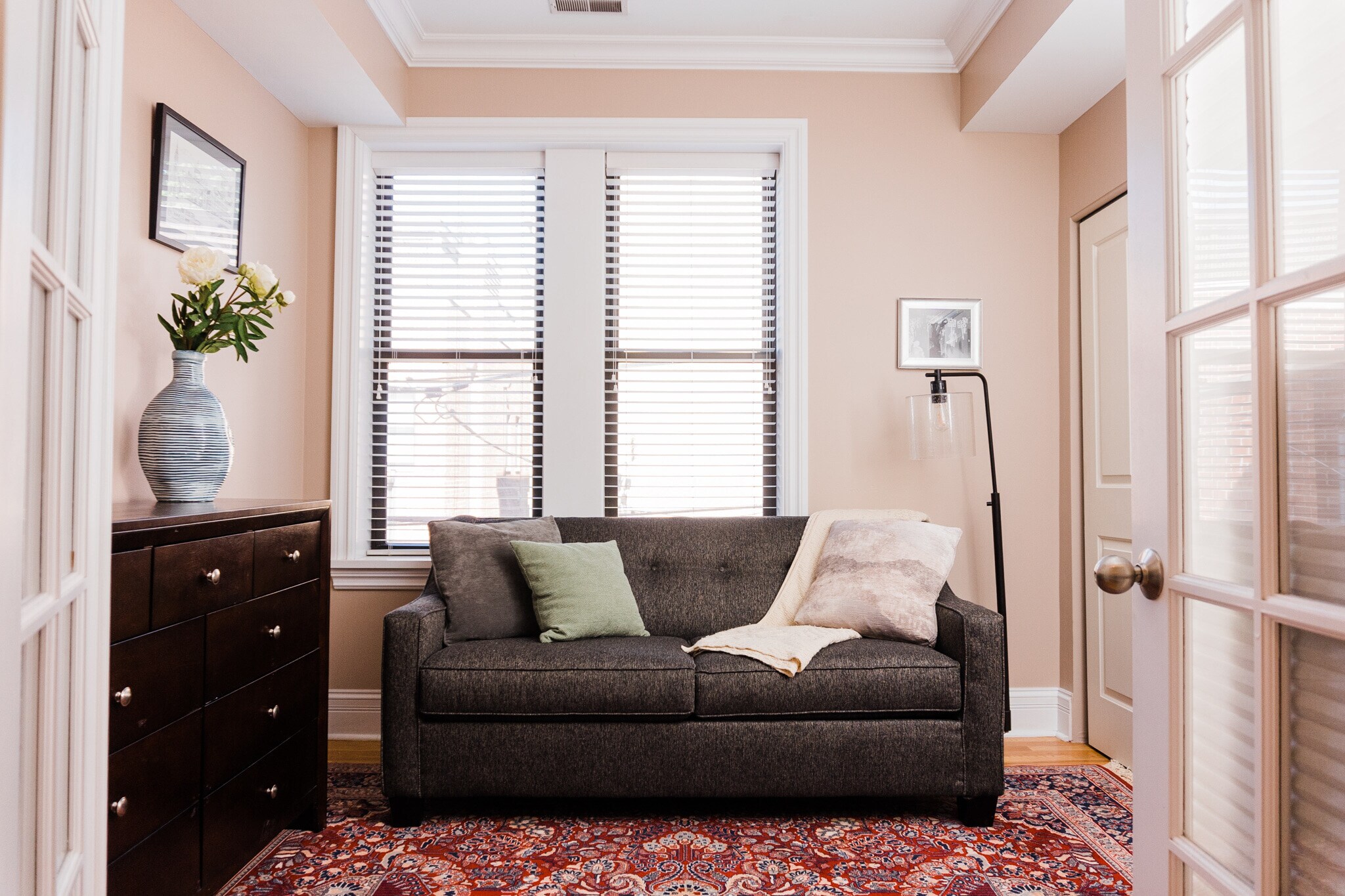 Building Photo - 914 W Schubert Ave