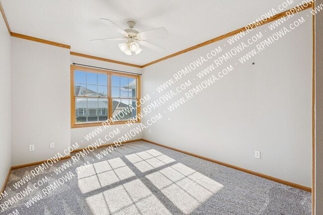 Building Photo - 513 E 4th St