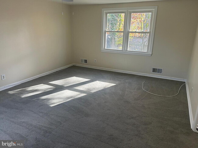 Building Photo - 3013 Nash Pl SE