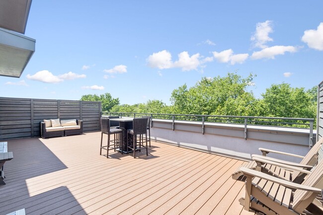 Building Photo - Experience refined living in this beautifu...