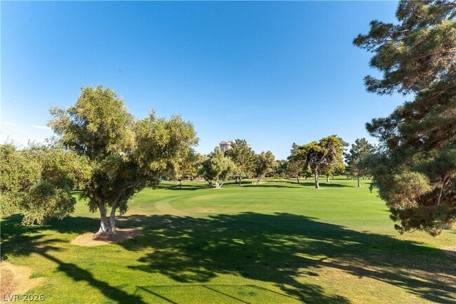 Building Photo - 2845 Queens Courtyard Dr