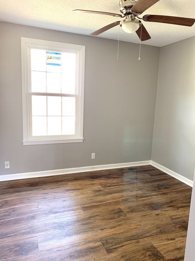 Building Photo - 512 Kellia Dr