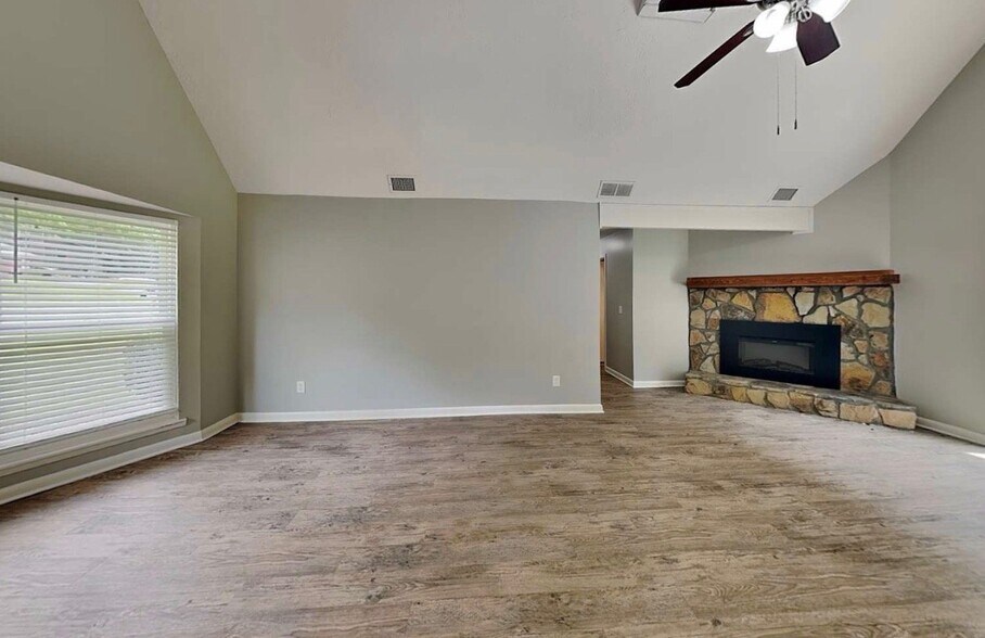 Building Photo - 2621 Hereford Ct SW