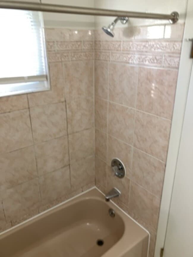 Building Photo - 970 W Alkaline Springs Rd