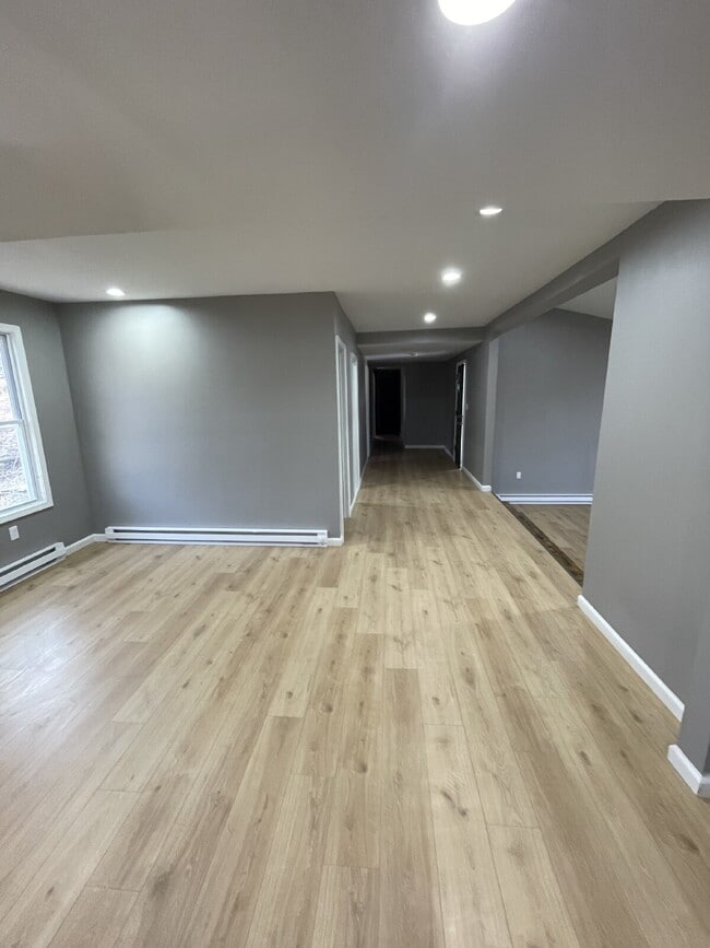 Building Photo - 4 Bedroom 2 bath new Renovation in West Mifflin