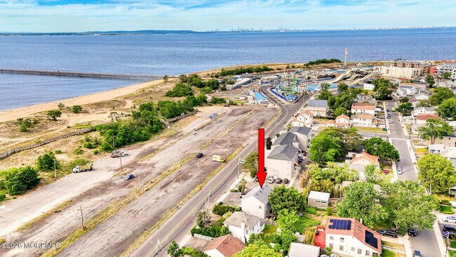 Building Photo - 450 Beachway Ave