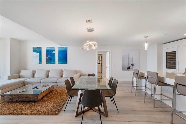 Building Photo - 2200 N Ocean Blvd