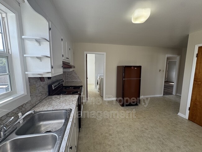 Building Photo - 10 N Main St